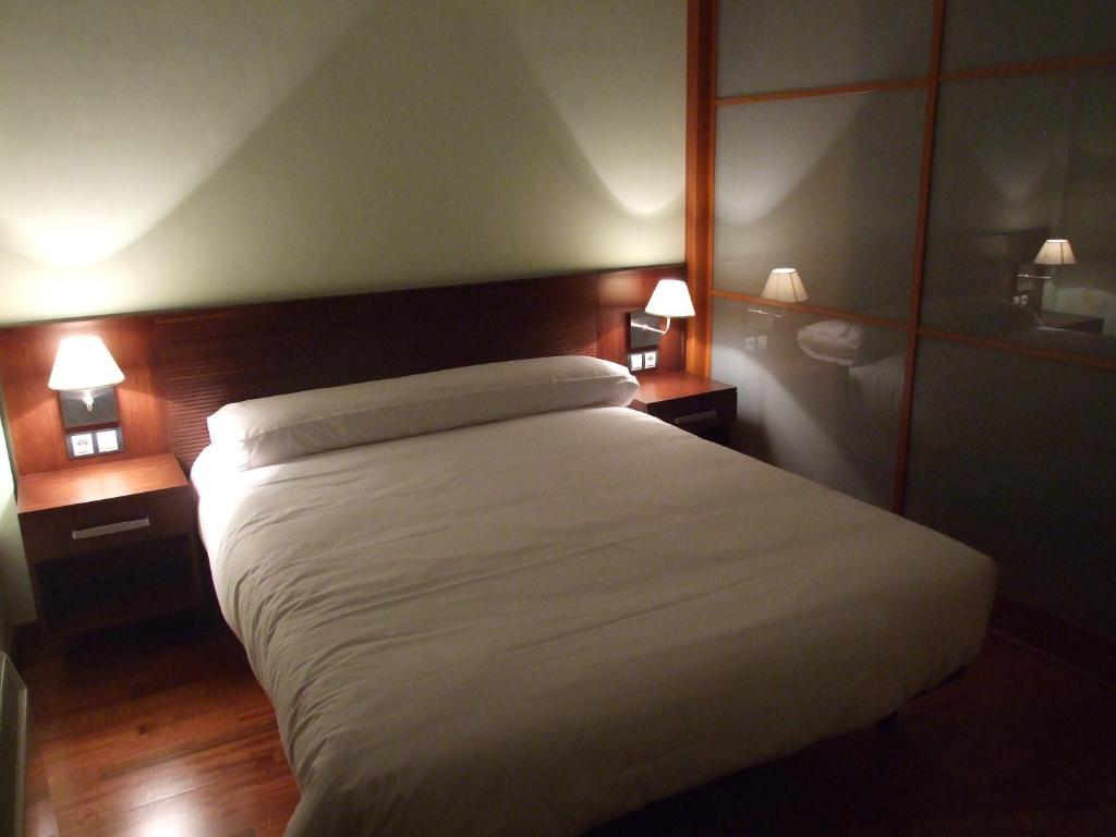 Roca Nevada Suites Villanua Room photo